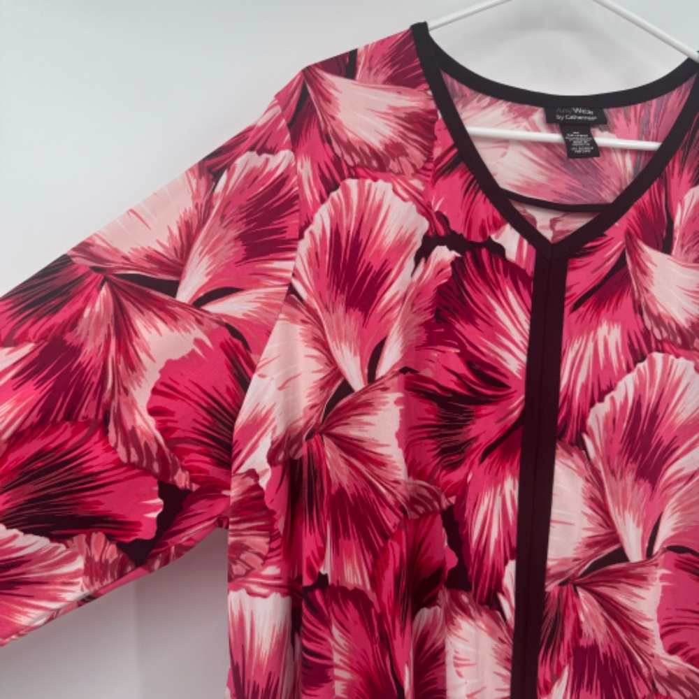 Catherines Top Women 3X Red White Any Wear 3/4 Sleeve Liquid Knit Stretch Floral - Picture 3 of 10